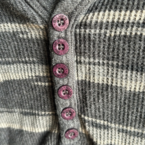 Silver Jeans Henley (Men’s L) - Picture 4 of 4